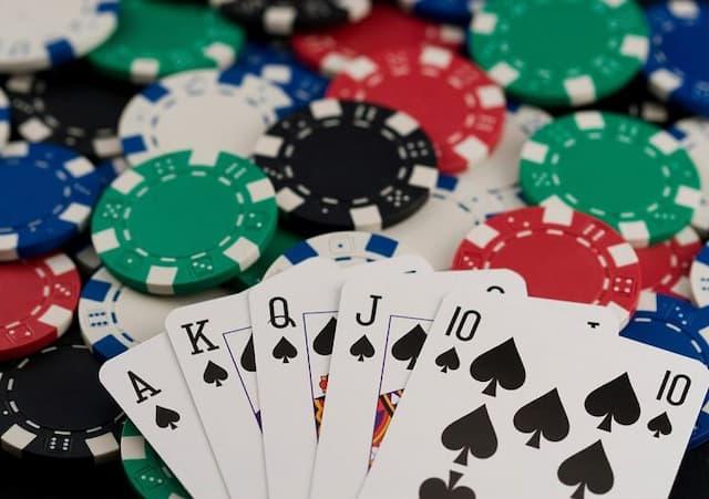 Trong Poker, cái nào lớn hơn? - Gamebai88