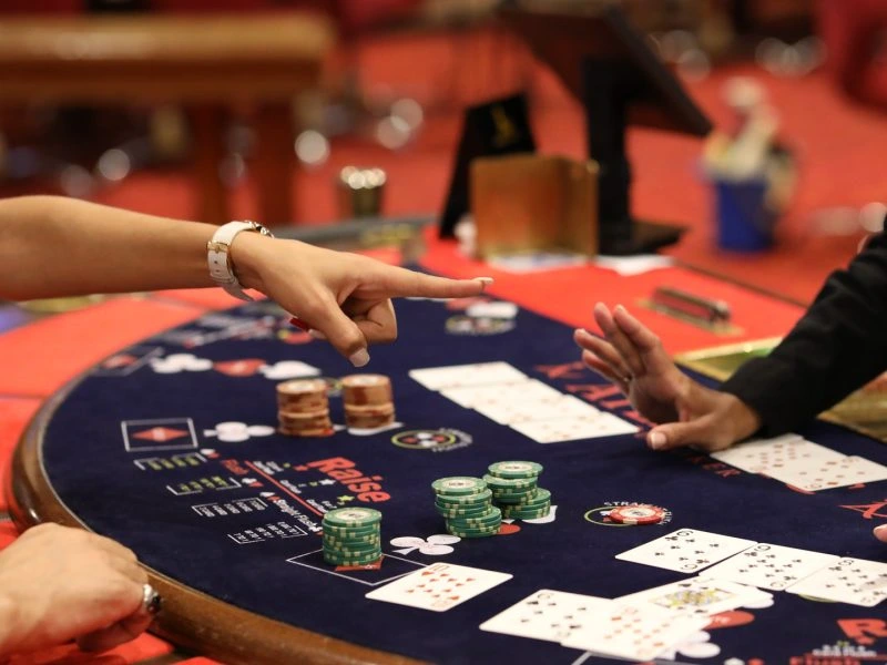 Một cách tuyệt vời để đọc bài poker của đối thủ